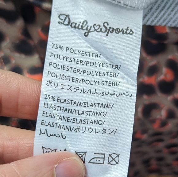 Daily Sports Mock Neck Athletic Top Sz M - Picture 12 of 13